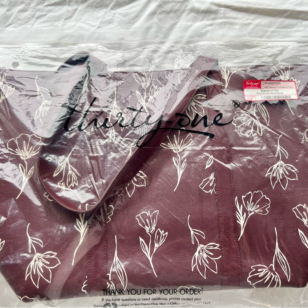 Thirty-One Signature tote in Sketched Floral - Picture 4 of 4